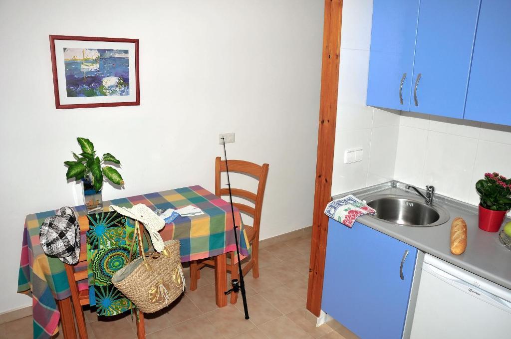 S'Arenal Apartments Portinatx Quarto foto