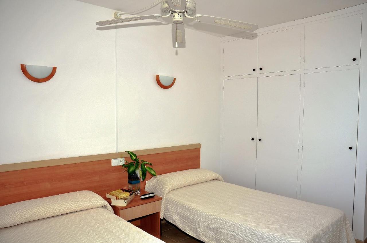 S'Arenal Apartments Portinatx Quarto foto
